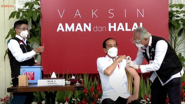 This is a picture of Indonesian President Joko Widodo receiving his COVID-19 vaccination shot. 