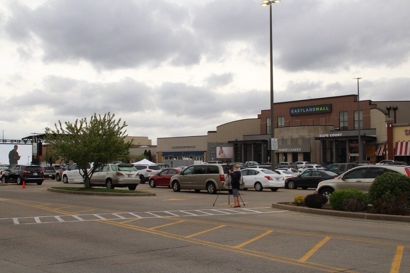 Photo of a mall parking lot and exterior.