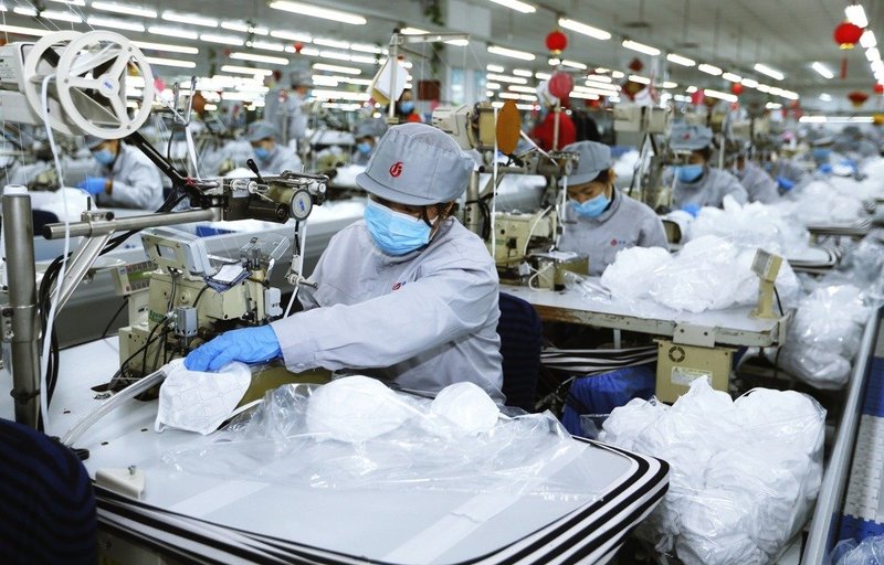 Chinese factory workers are making face masks. 