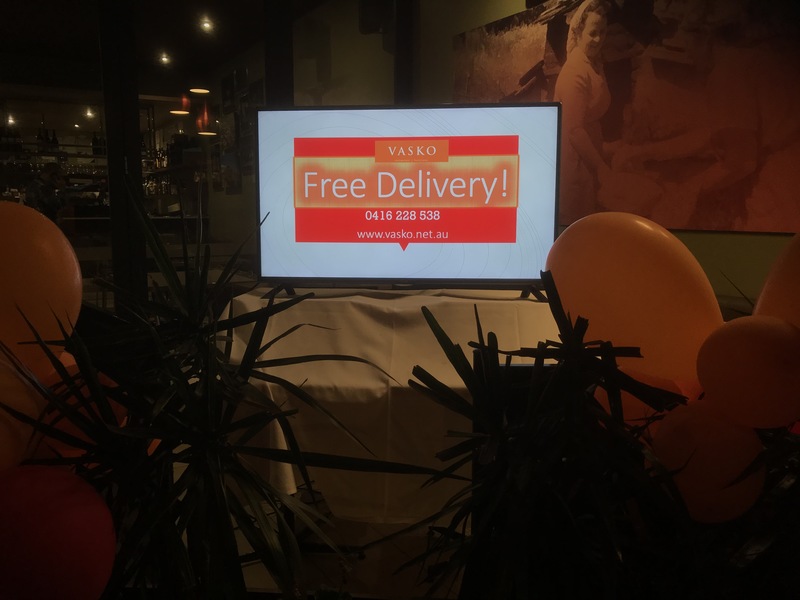 A sign in front of restaurant that says "free delivery!"
