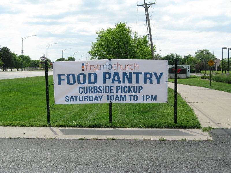 Image of a sign for a food pantry curbside pickup.