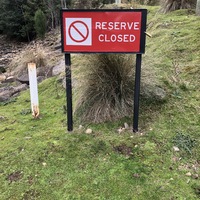 A red sign that reads "reserve closed".
