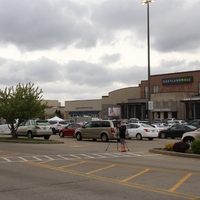 Photo of a mall parking lot and exterior.